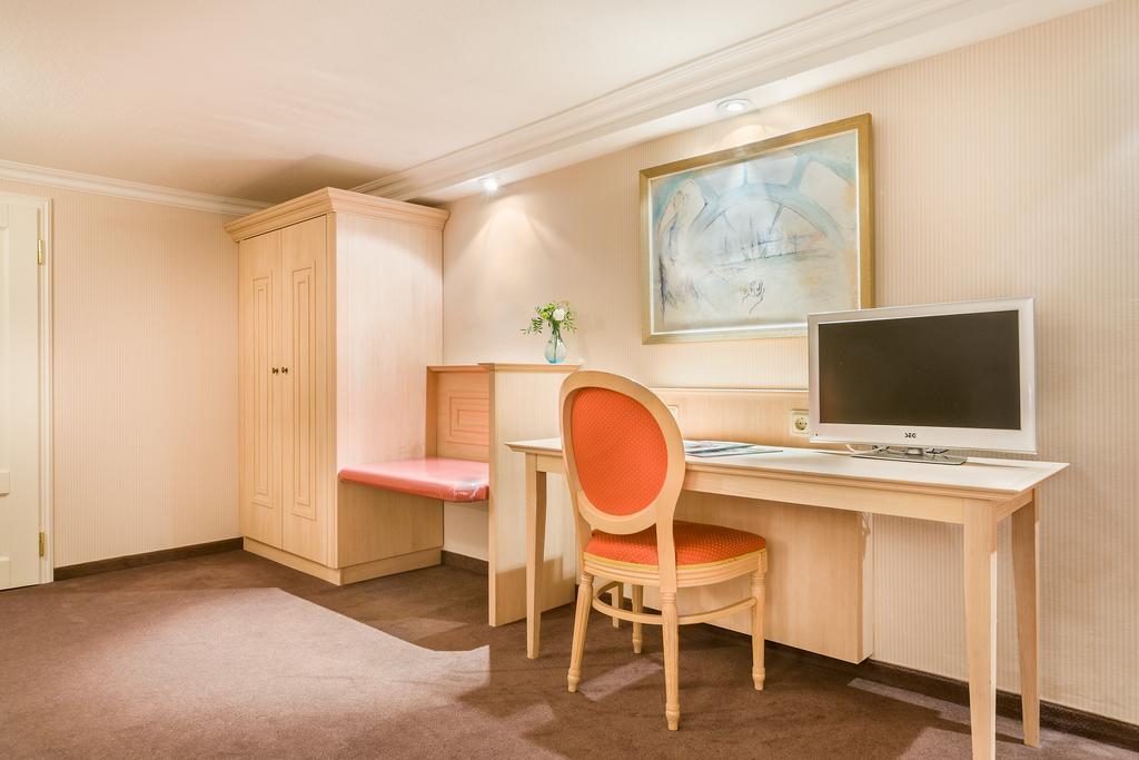 Kaiserworth Hotel 3*