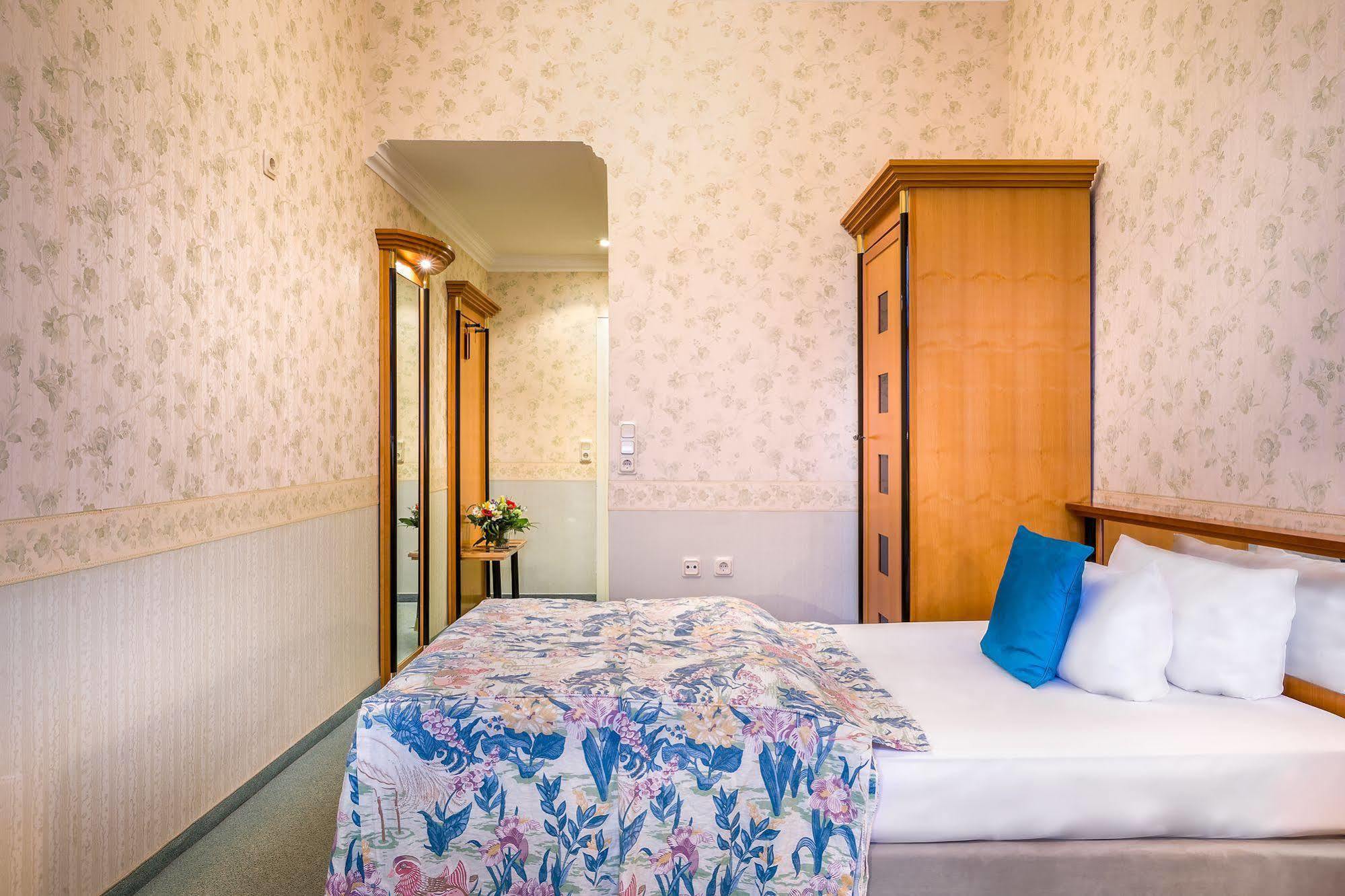 Kaiserworth Hotel 3*